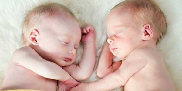 طريقة الحمل بتوأم بصورة طبيعة